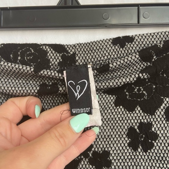 Windsor Floral Skirt Size Small - Picture 7 of 7